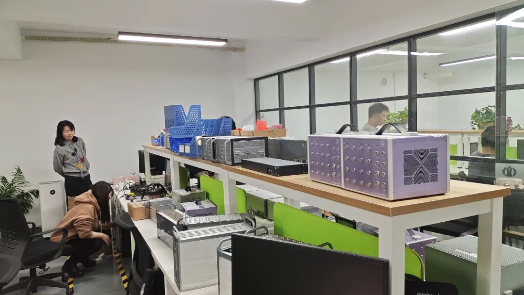 寬敞明亮的新辦公室